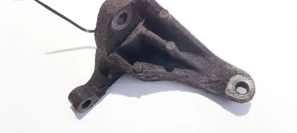 Mazda 3 I Engine mount bracket