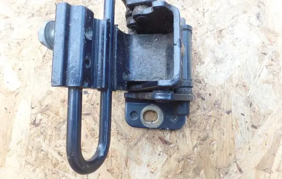 Audi A6 S6 C5 4B Rear door lower hinge 4B0833412E