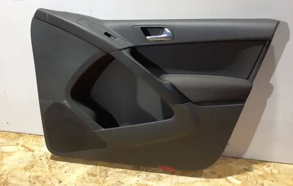 Volkswagen Tiguan Front door card panel trim 5N0867012