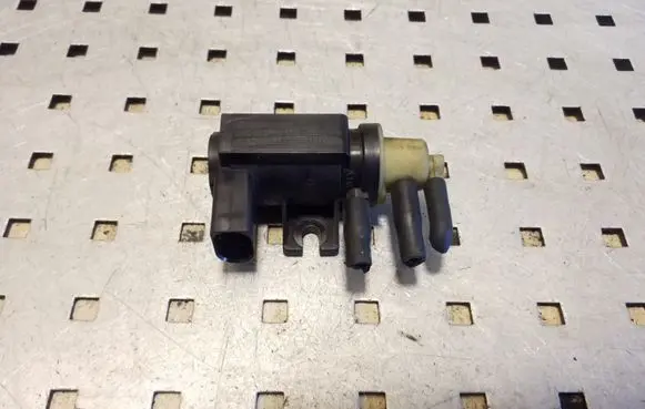 Skoda Octavia Mk1 (1U) Turbo solenoid valve 1K0906627A
