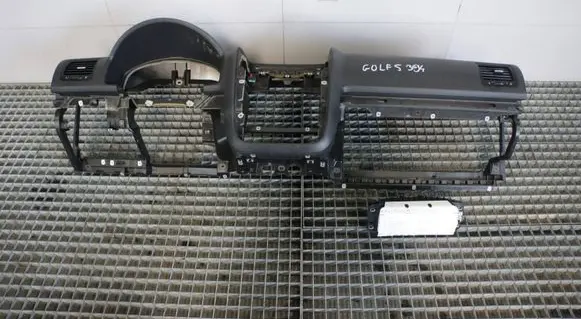 Volkswagen Golf V Dashboard