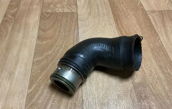 Volkswagen PASSAT B6 Intercooler hose/pipe 3C0145828