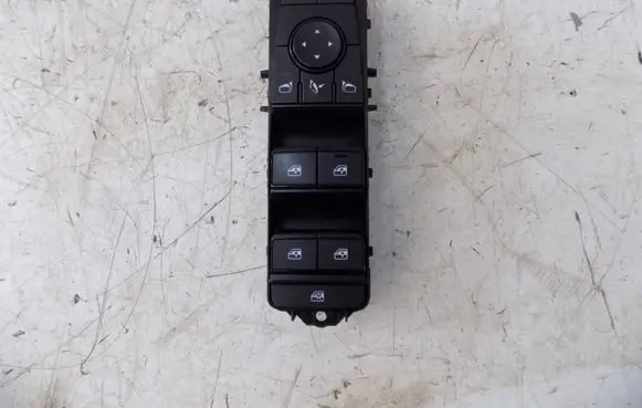 Nissan X-Trail T33 Quarter vent window switch 25401-6RA0A