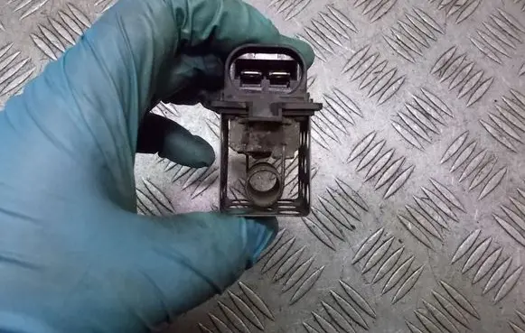 Renault Twingo II Coolant fan relay 8200054082