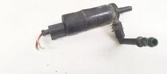 Volkswagen Golf V Headlight washer pump 3B7955681