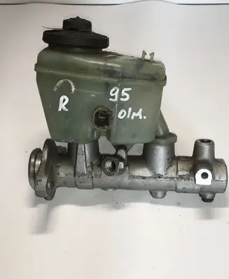 Toyota Land Cruiser (HDJ90) Master brake cylinder 34010