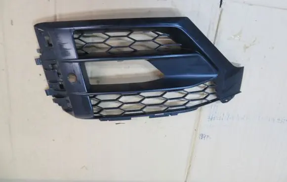 Audi Q2 - Front bumper lower grill 81A807682C