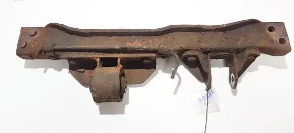 Nissan Terrano Engine mount bracket