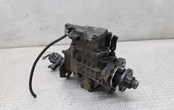 Skoda Octavia Mk1 (1U) Fuel injection high pressure pump 0460404977