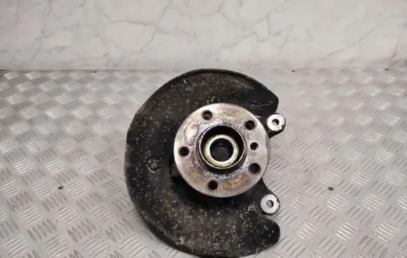 BMW 2 F45 Front wheel hub 6876646