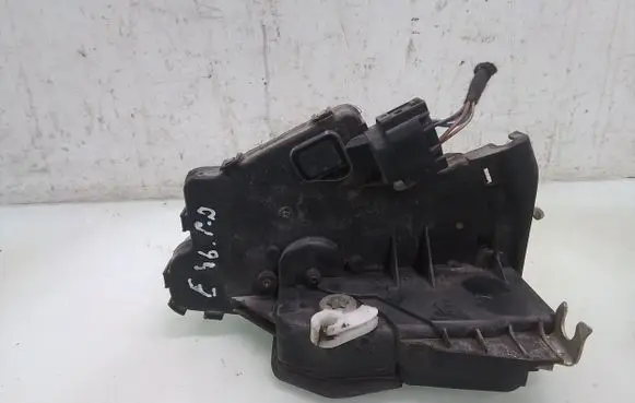 BMW 3 E46 Front door lock 