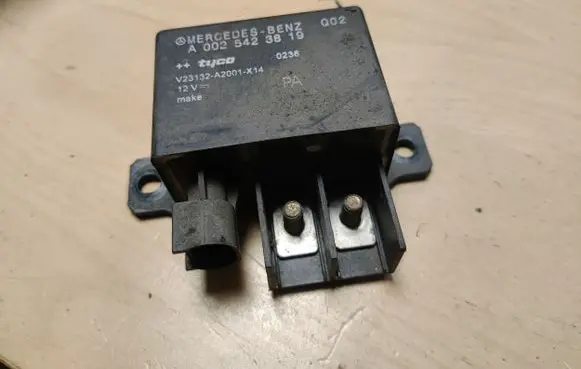 Mercedes-Benz E W211 Charging relay A0025423819