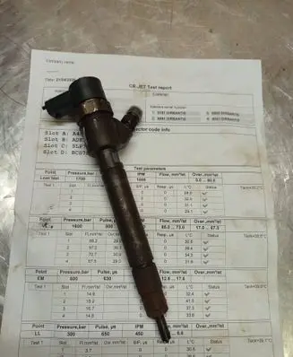 Volvo V70 Fuel injector 30777526 0445110