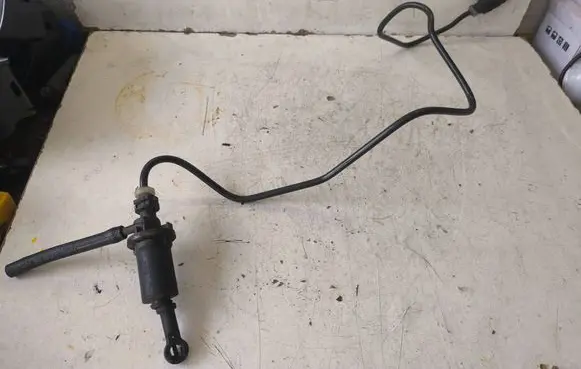 Clutch slave cylinder