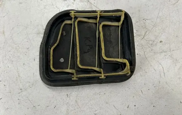Ford Edge II Quarter panel pressure vent FT4BR278C27AA