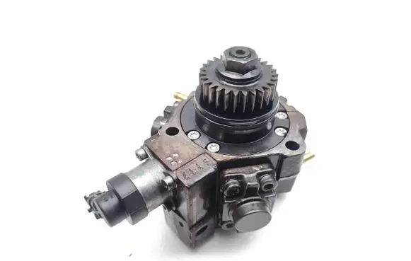 Nissan Qashqai Fuel injection high pressure pump 8201045496 0445010250