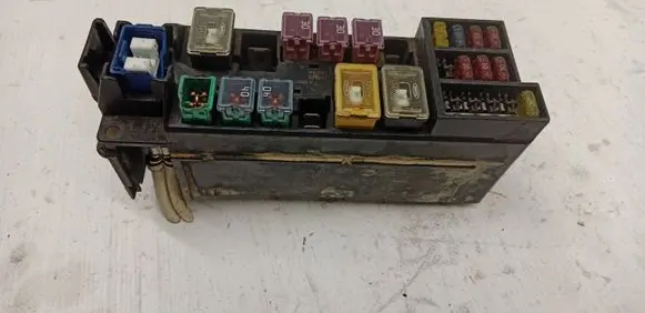 Nissan X-Trail T30 Fuse module 71545078 72545078 24361AU000