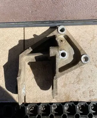 Chrysler Sebring (ST-22 - JR) Engine mounting bracket 04593289AB