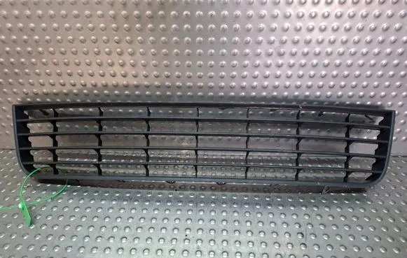 Volkswagen Golf V Front bumper lower grill S26371552 1K0853677