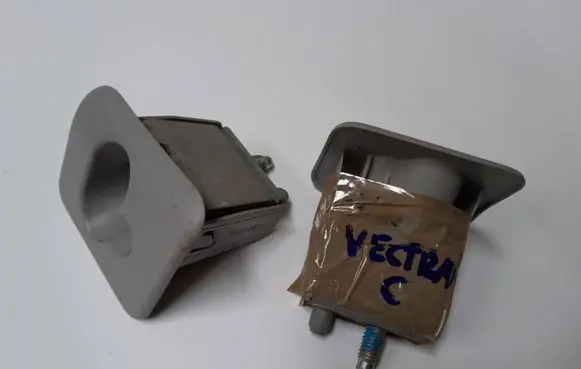 Opel Vectra C Tie down hook / loop 332817667 13126344 9918003284