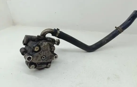 Volkswagen PASSAT B5 Engine coolant pipe/hose 8d014105