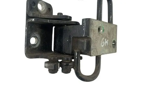 Volkswagen Touareg I Rear door lower hinge 7L0833411