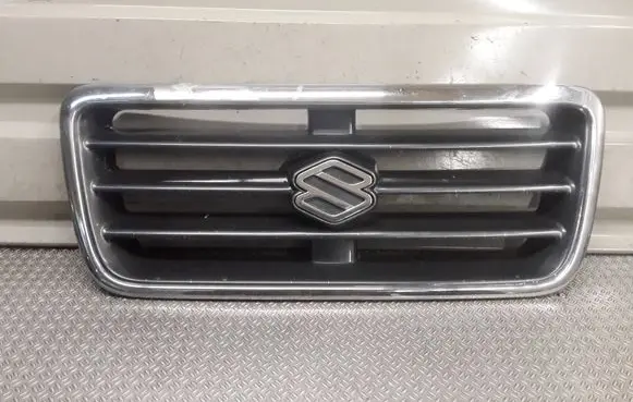 Suzuki Vitara (ET/TA) Front bumper upper radiator grill 