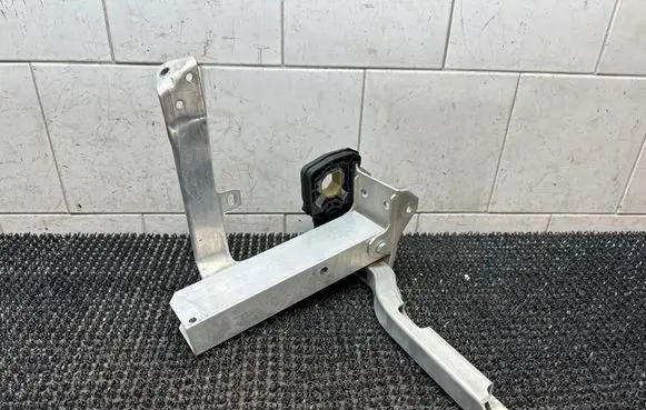 BMW 7 F01 F02 F03 F04 Radiator mount bracket 7186513 7207151 7211161