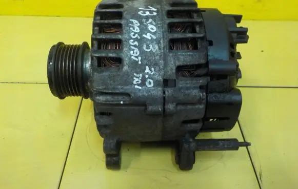 Volkswagen PASSAT B6 Generator/alternator 03L903023E 13SP43