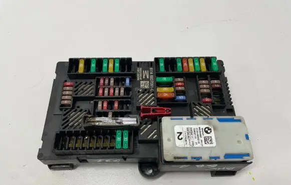 BMW 5 G30 G31 Fuse module 61146837091 6837091 6839218