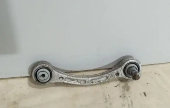 Maserati Ghibli Rear upper control arm/wishbone 69573