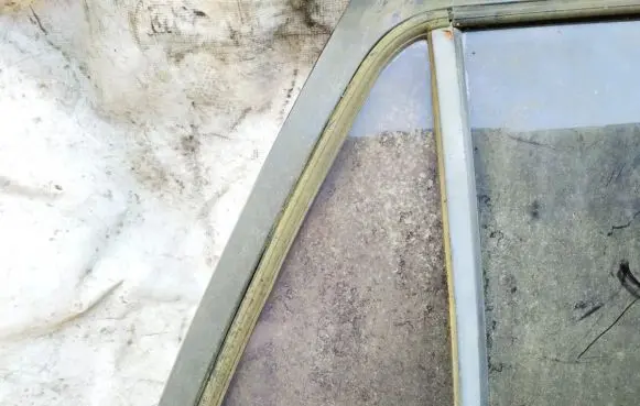 Peugeot 405 Rear vent window glass 