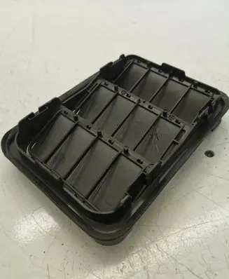 Peugeot 308 Quarter panel pressure vent 9831031680