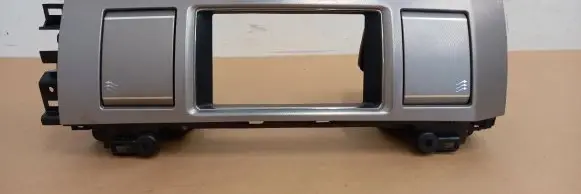 Jaguar XF X250 Dash center air vent grill 8X2319K617AJ 8X2319K617BJ