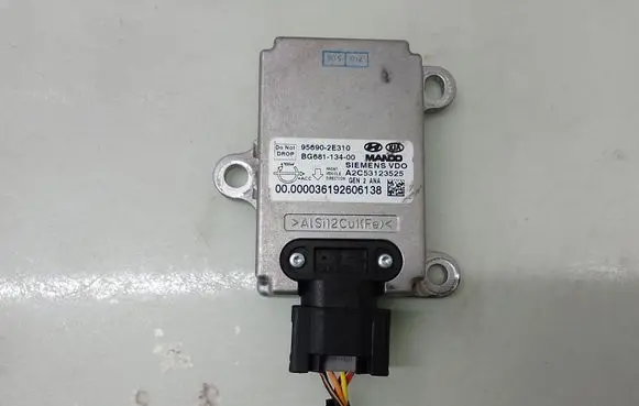 KIA Carens I ESP acceleration yaw rate sensor 956902E310
