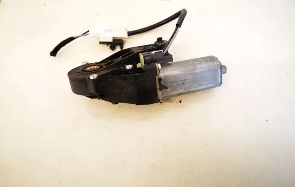 Mercedes-Benz C AMG W204 Seat adjustment motor 0390203207 82064802-4