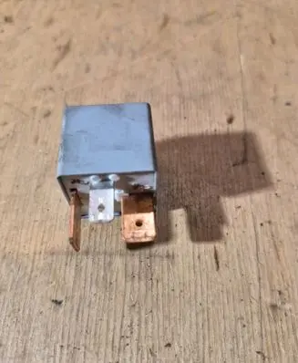 Volkswagen PASSAT B4 Other relay 171906383 22205007