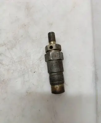 Nissan Sunny Fuel injector 711361