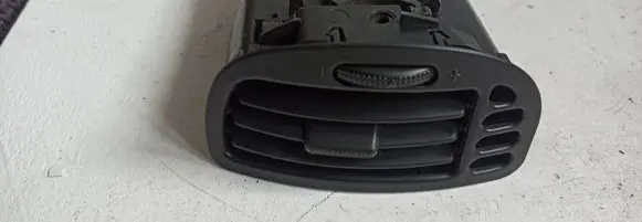 Citroen Saxo Dash center air vent grill 9634834677