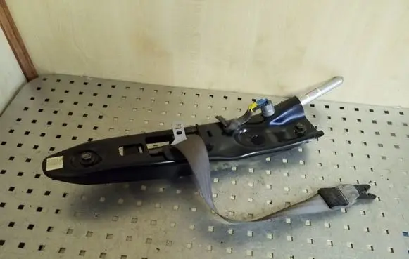 Volvo XC90 Front seatbelt 8686631