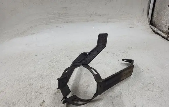 Audi A4 S4 B5 8D Fuel filter bracket/mount holder 