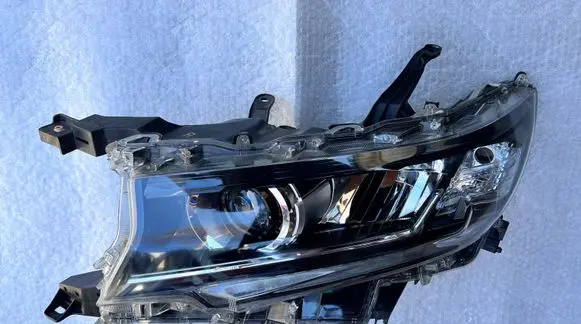 Toyota Land Cruiser (J150) Headlight/headlamp 8118560N20 60262
