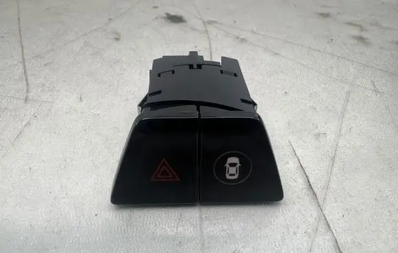 BMW 5 G30 G31 Hazard light switch 6993047 3474320104 2C699304701