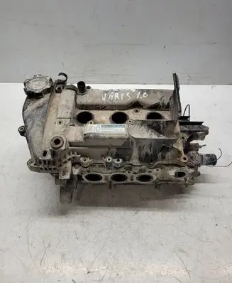 Toyota Yaris Engine head 