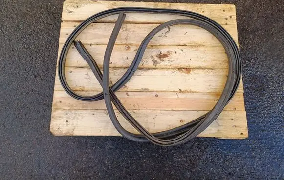 Mercedes-Benz Vaneo W414 Trunk rubber seal (body) 