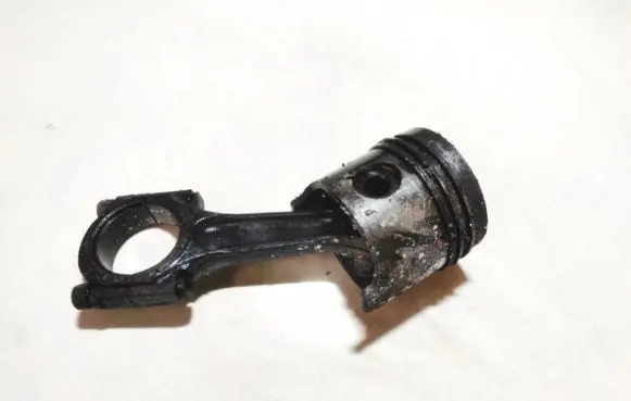 Piston with connecting rod