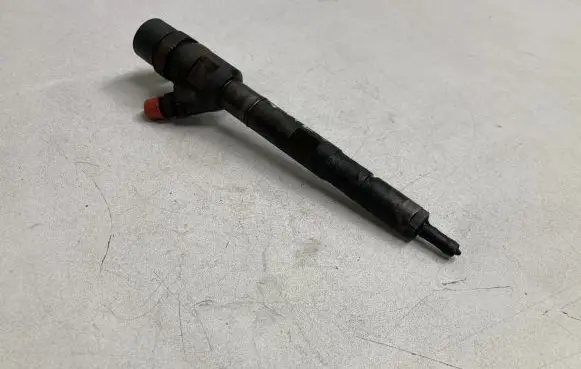 KIA Sorento Fuel injector 0445110275 338004A500