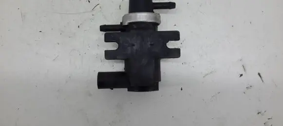 Volkswagen PASSAT B5 Turbo solenoid valve 1H0906627