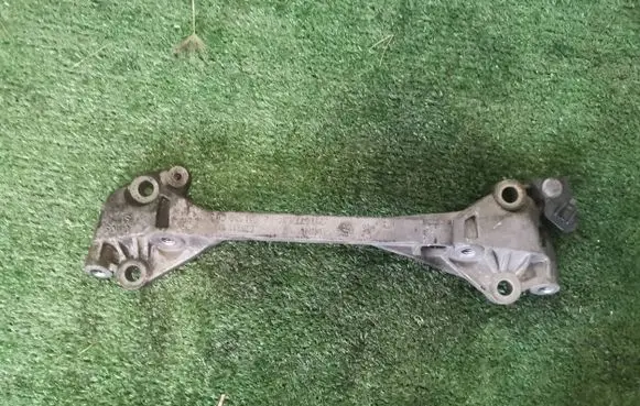 Mini One - Cooper Coupe R56 Engine mounting bracket 6772034