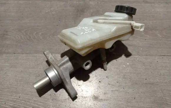 Volvo V40 Master brake cylinder 3132963 31329326 3132963A